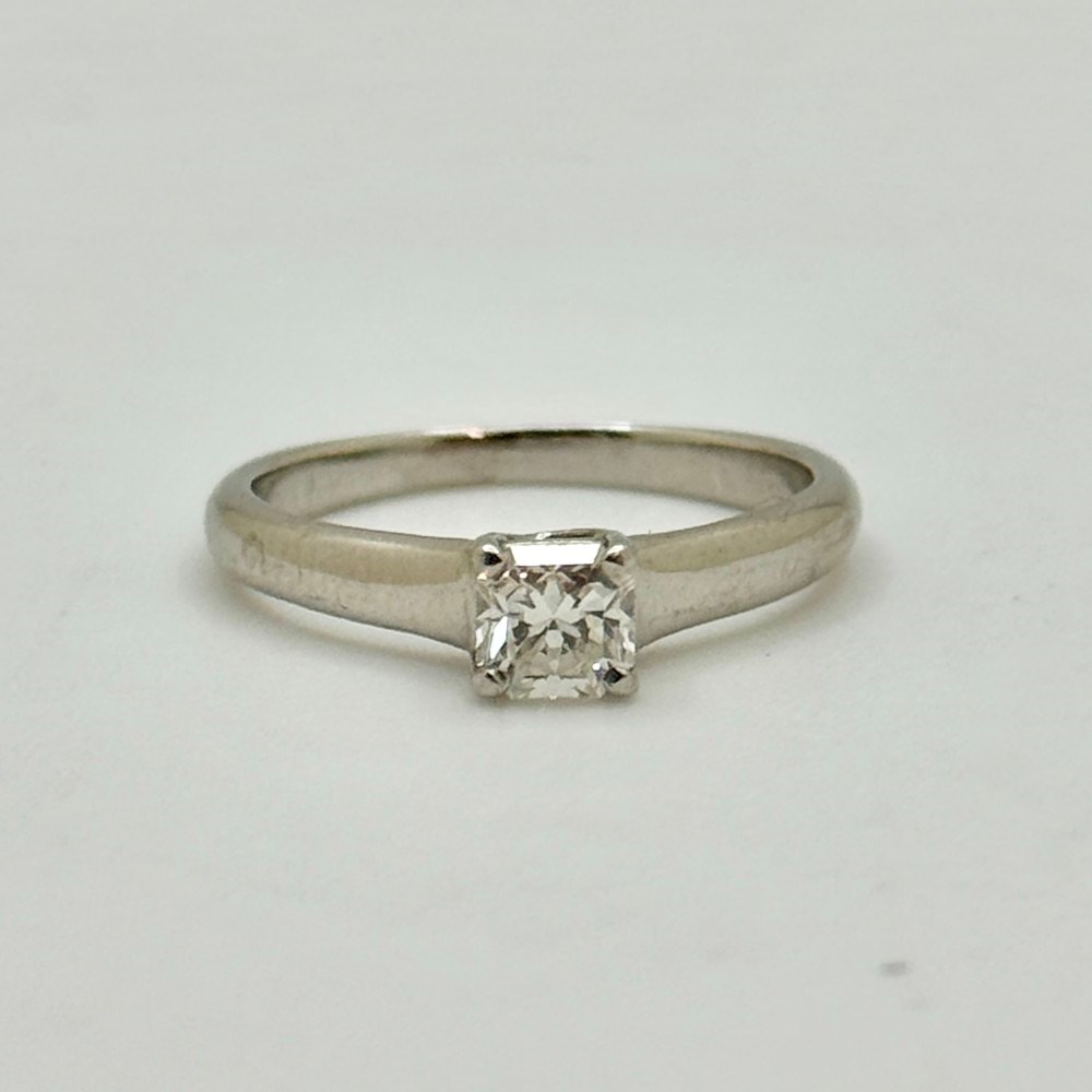 LUCIDA SOLITARE RING